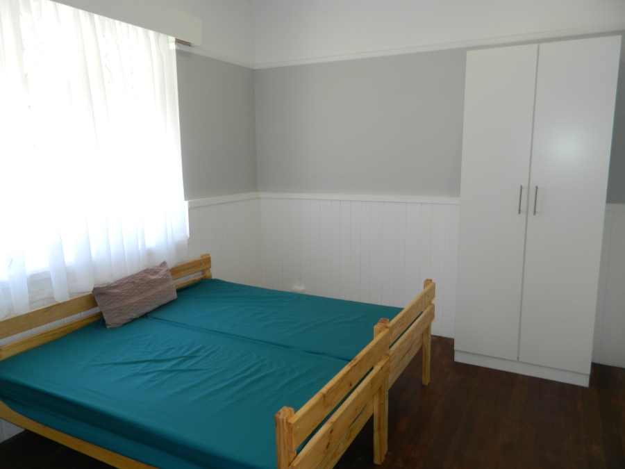 To Let 5 Bedroom Property for Rent in Esterville Western Cape